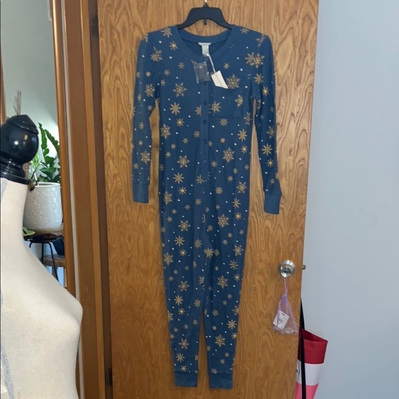 Sundance NWT Blue Onesie with Gold Snowflake Pattern size small - Picture 5 of 11